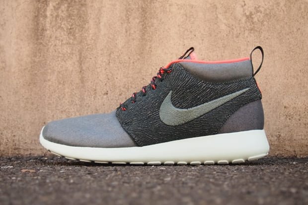 Nike roshe run on sale mid