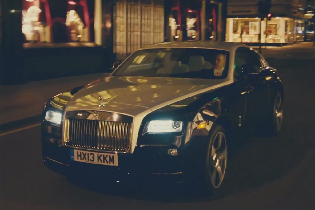 За рулем Rolls-Royce Wraith 2014 года выпуска