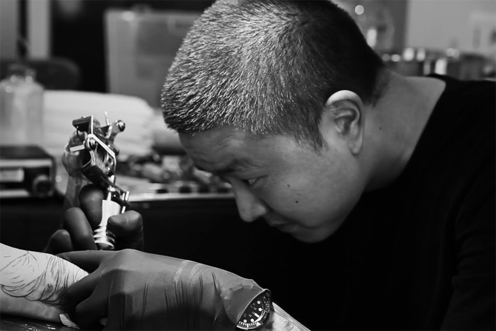 Джун Ча переосмысливает творческий процесс татуировки