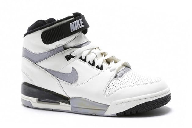 Nike air store revolution white