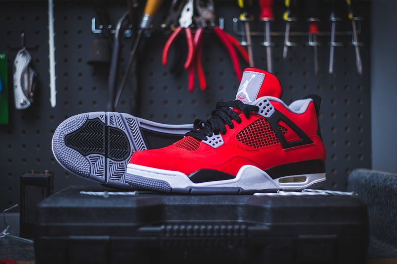 Air Jordan 4 Retro - Fire Red/Cement Grey 