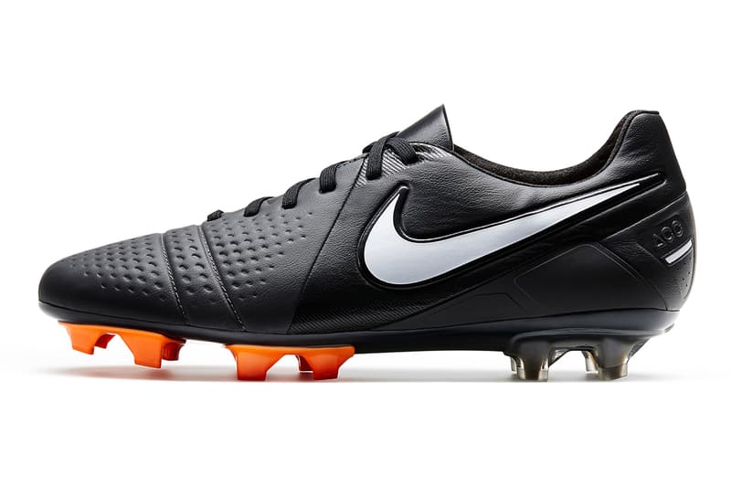 Cr7 ronaldo nike cristiano lava ball football savage league premier beauty soccer სიახლეები rso multicolor diameter cm pack cleats sports Nike Goes Classic with Black Football Boots | HYPEBEAST