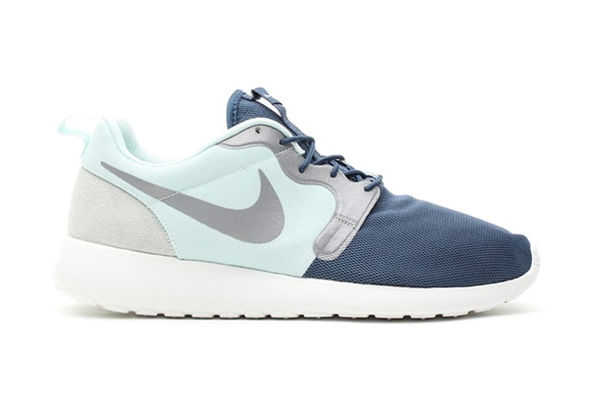 roshe run blue and white
