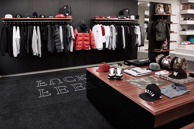 Бутик одежды. Brandshop москва. M brandshop. Дизайнер уличной одежды. M brandshop.