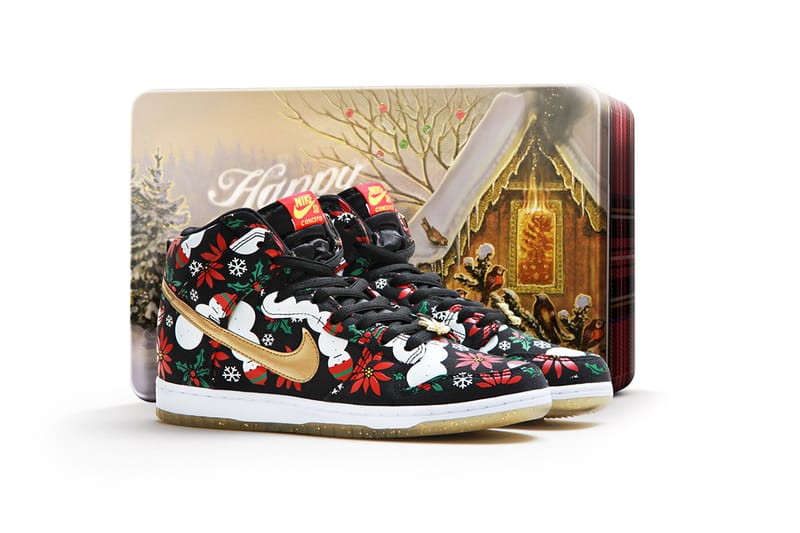 Nike dunks hotsell ugly christmas sweater