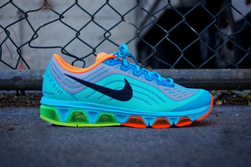 nike tailwind rainbow