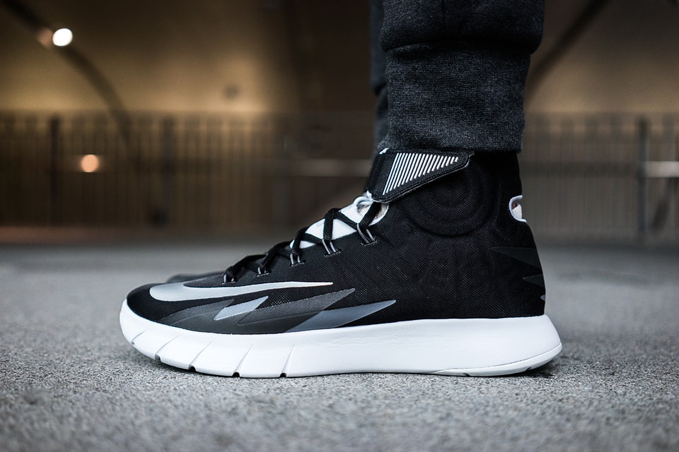 hyperrev black and white