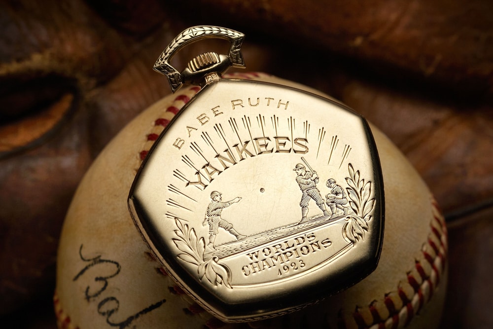 Взгляд на карманные часы Gruen Бейба Рута 1923 года выпуска Yankees World Series