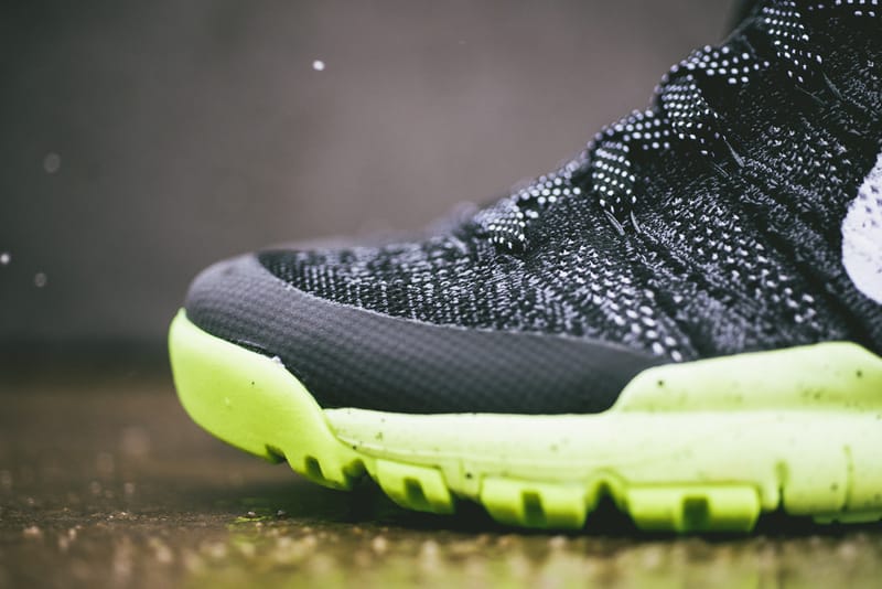 Nike flyknit trainer hot sale chukka fsb black