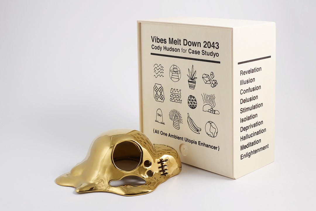 Коди Хадсон для скульптуры Case Studyo «Vibes Melt Down 2043»