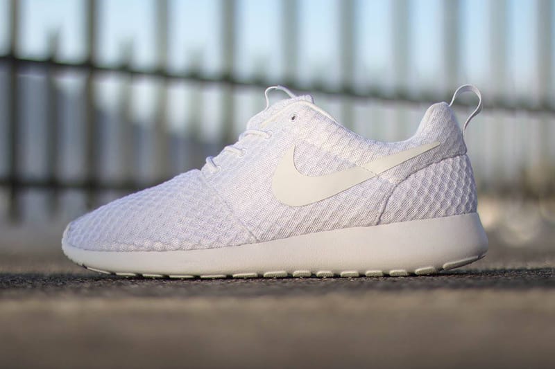 All white best sale roshe run