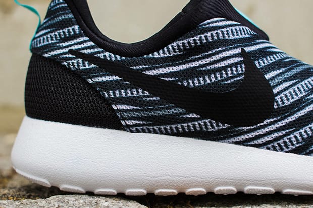 Nike roshe run black cheap & white slip on trainers