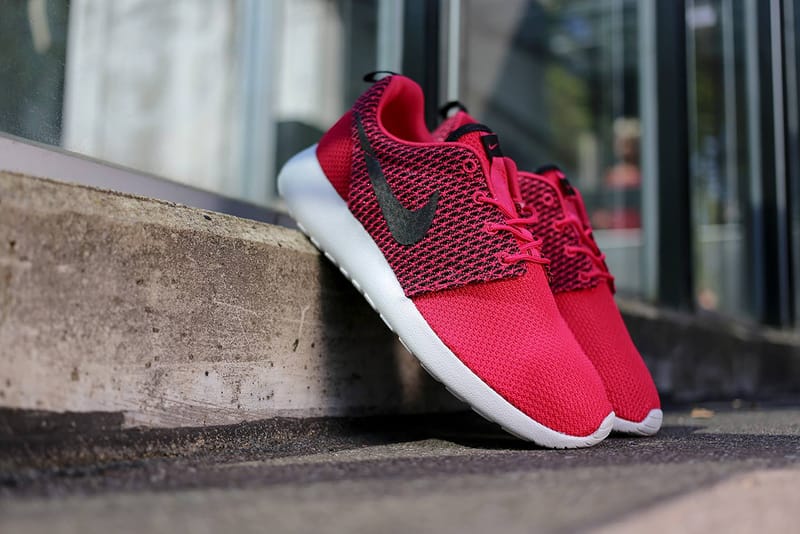 Roshe one outlet black/white/fuchsia