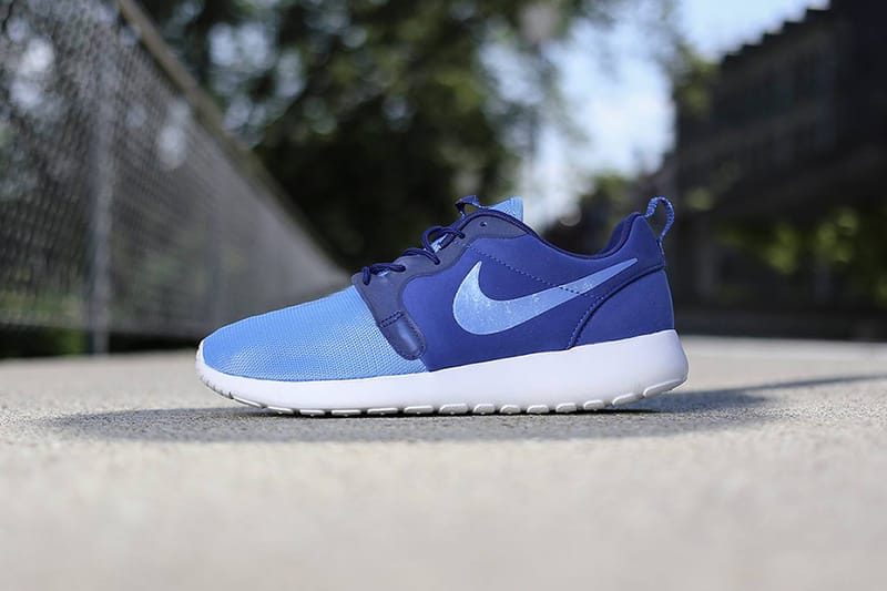 Roshe run cheap blue white