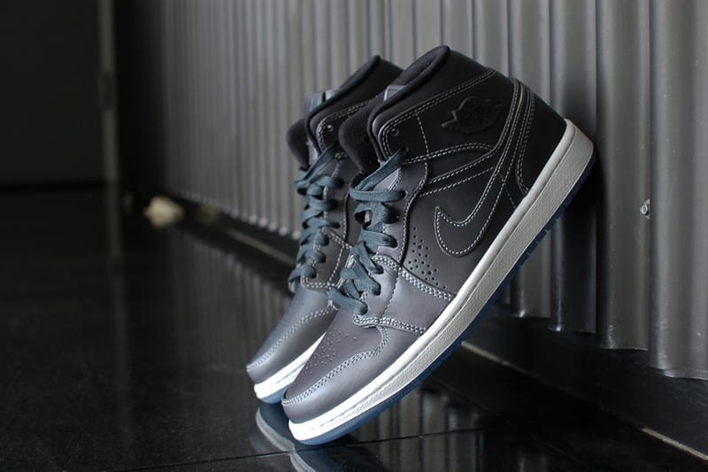 Air jordan 1 mid white black hot sale wolf grey