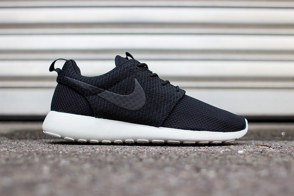 roshe run black womens