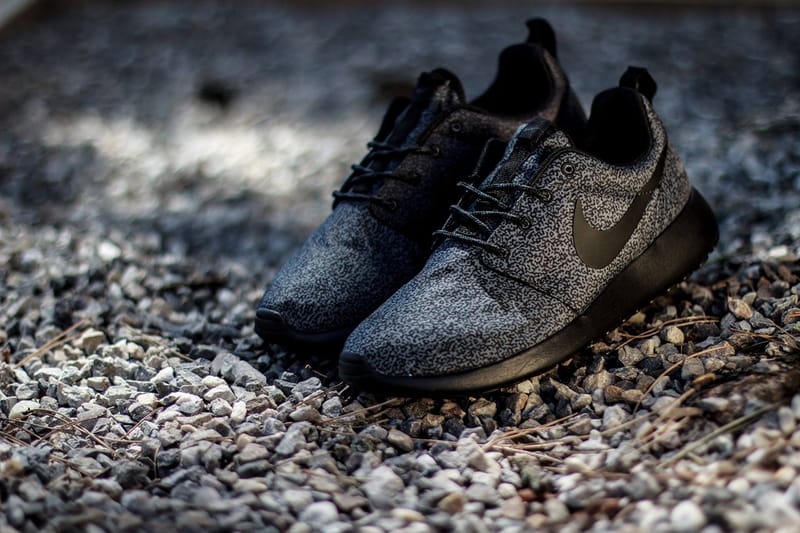 Nike WMNS Roshe Run Print Anthracite Black Hypebeast