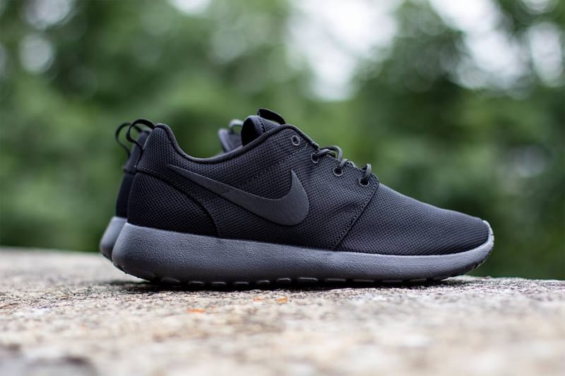 Roshe run black on sale