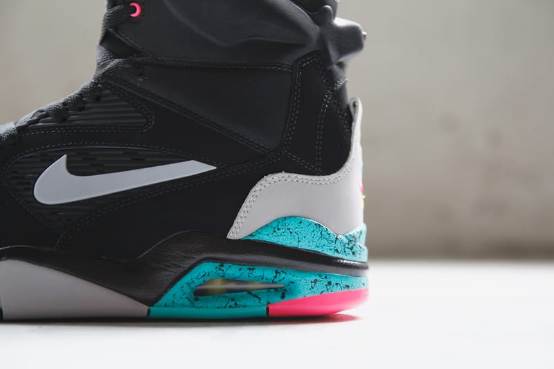 Nike air command force 2025 black/wolf grey-hyper jade-hyper pink