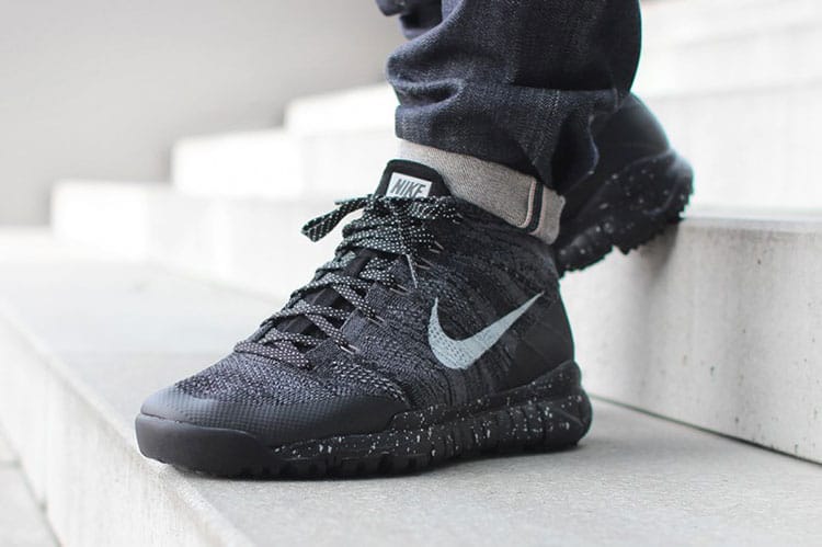 Nike flyknit on sale trainer chukka black