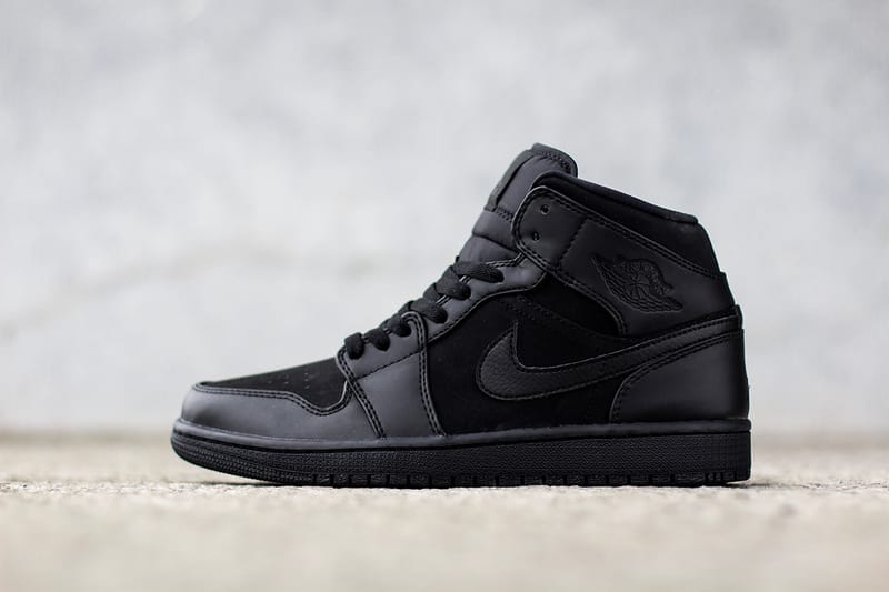 Air jordan clearance triple black