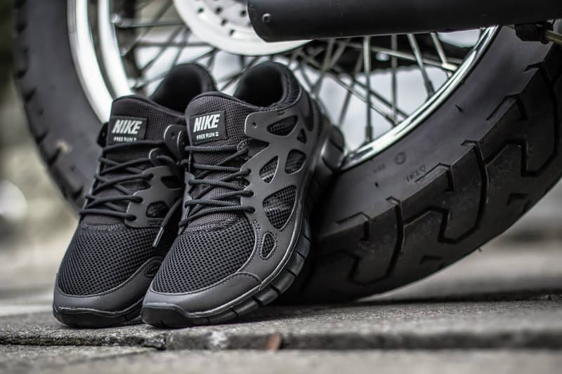 Nike all black free run 2 on sale