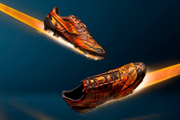 adidas Brings Crazylight Technology to its Predator 11pro