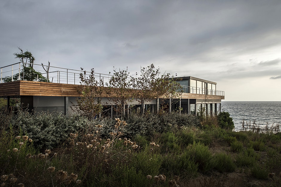 BLANKPAGE Architects строит пляжный дом в Ливане