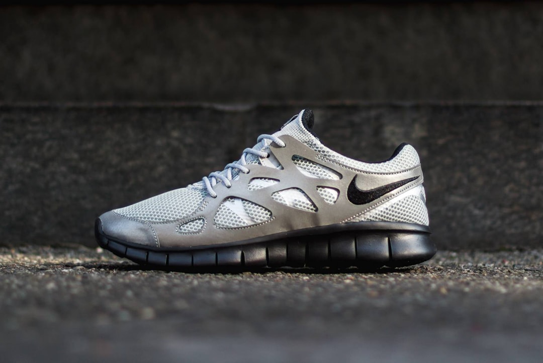 nike running free run trainers in silver