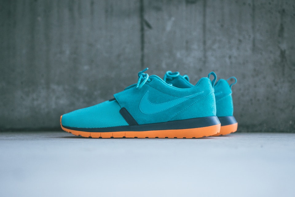blue nike roshe run