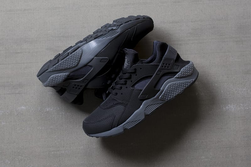 Nike shop huaraches blackout