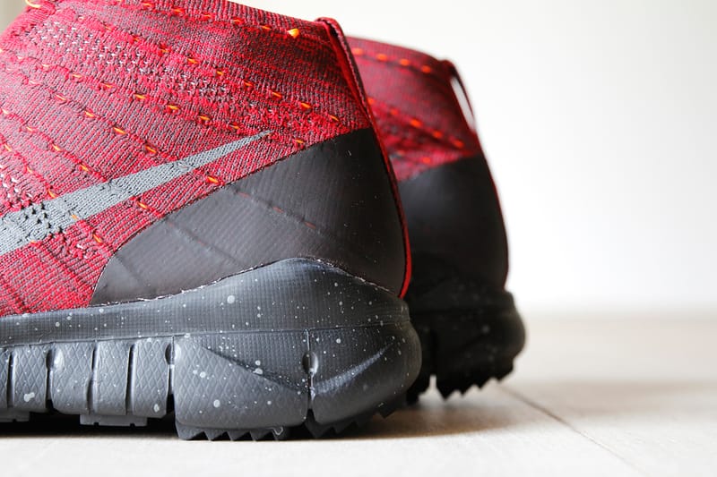 Nike flyknit chukka red clearance black