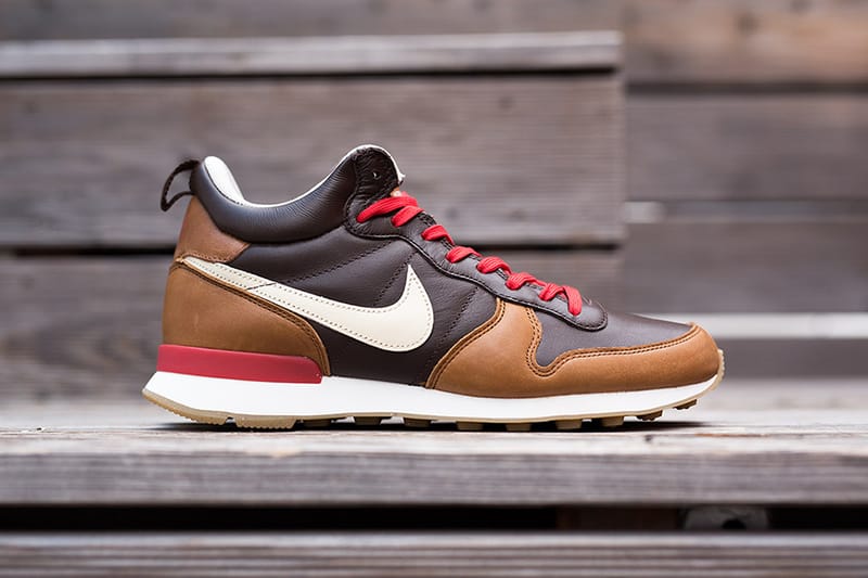 Nike internationalist hot sale mid