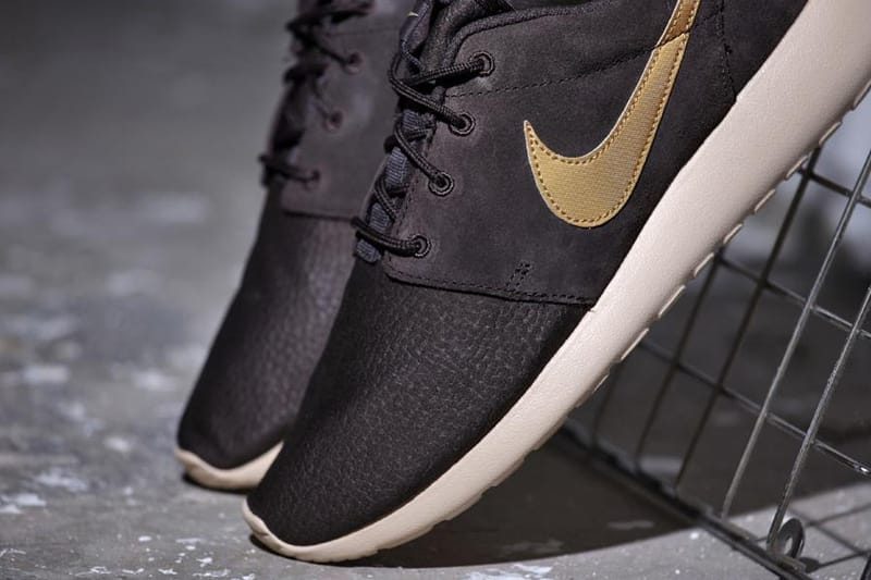 Nike roshe one suede hot sale gold