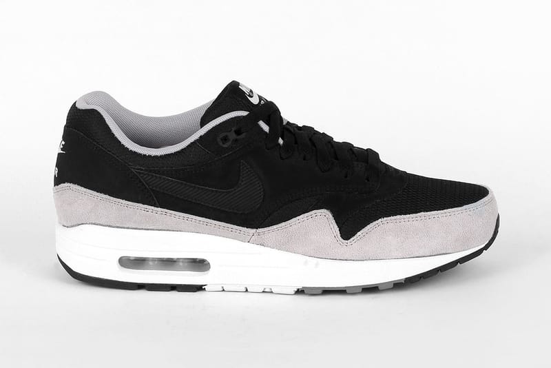 Air max outlet 1 essential silver