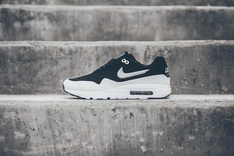 Nike air max ultra moire all white hotsell