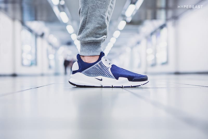 Nike sock dart shop navy on feet