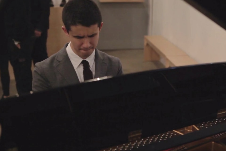 Blind Pianist Shares an Inspiring Story at Apolis: Common Gallery
