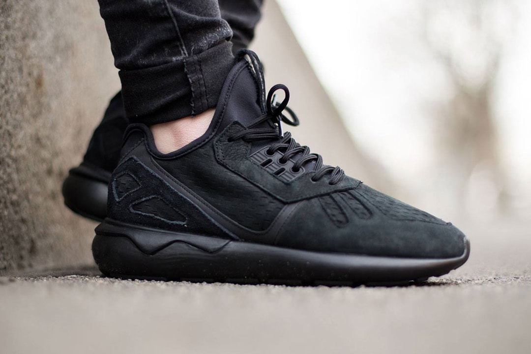 adidas tubular runner core black