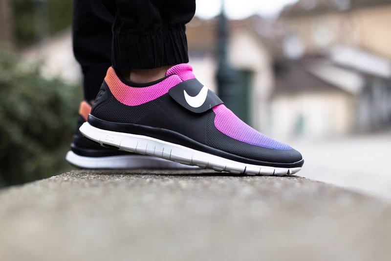 Nike free clearance pink and black