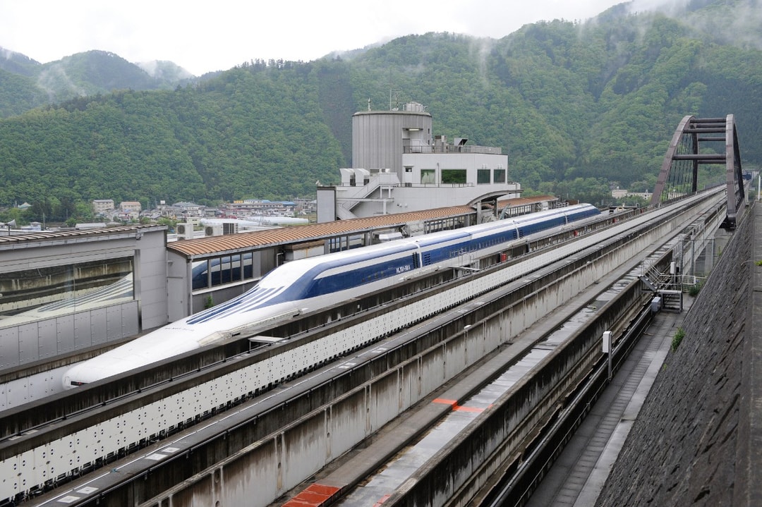 Японский сверхскоростной поезд на магнитной подвеске побил мировой рекорд скорости поезда со скоростью 374 миль в час