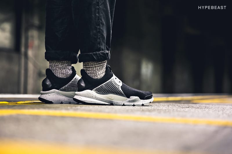 Nike sock dart mens black best sale