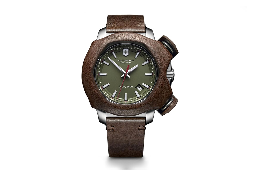 Обновленные часы Victorinox Swiss Army Inox