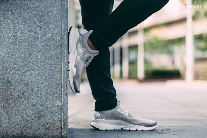 Nike sock dart triple black on feet best sale