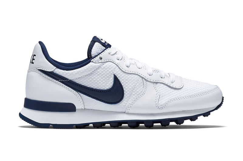 Nike wmns internationalist on sale white