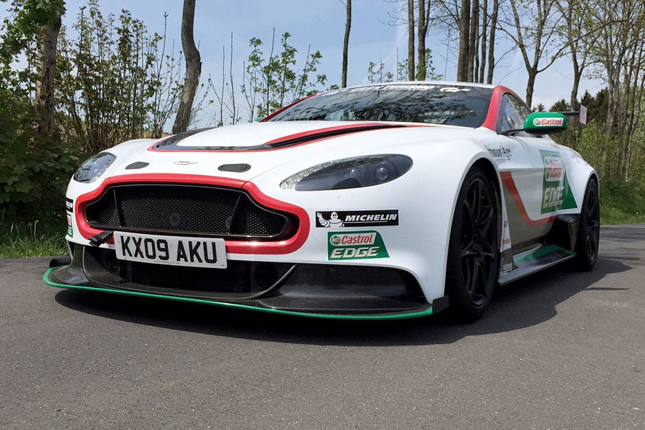 Крис Харрис за рулем Aston Martin Vantage GT12 в легендарной гонке «24 часа Нюрбургринга»