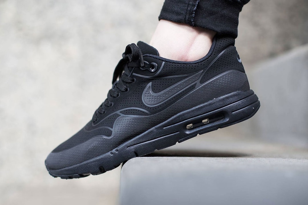 nike air max ultra moire black