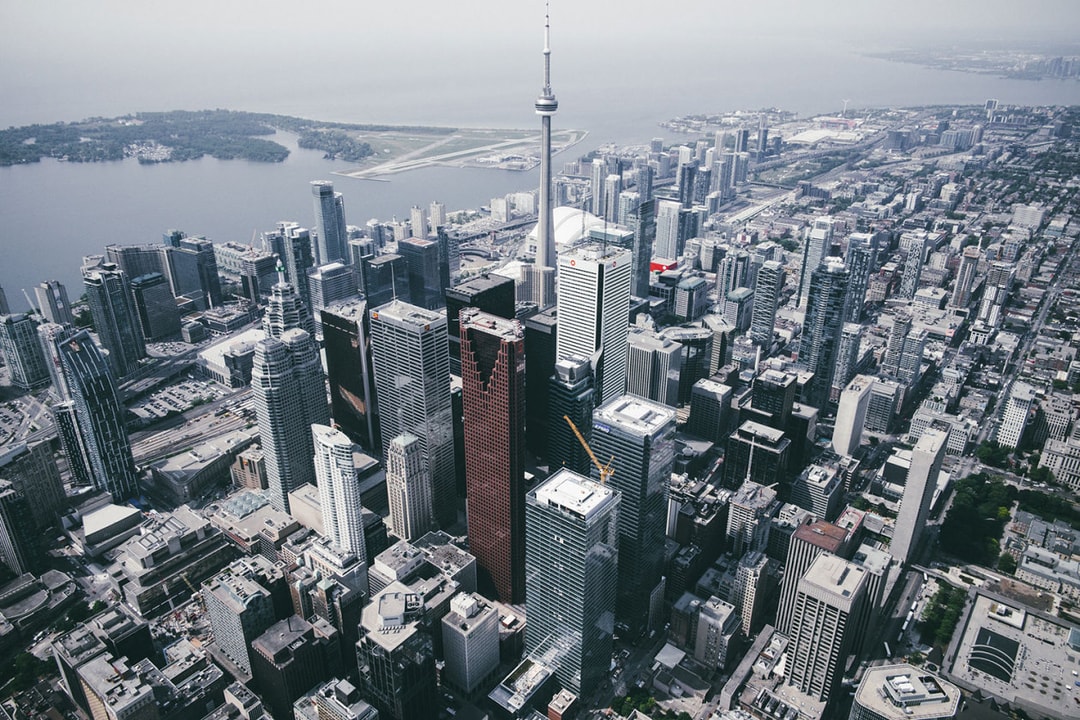 Мусорщик показал Торонто с высоты птичьего полета