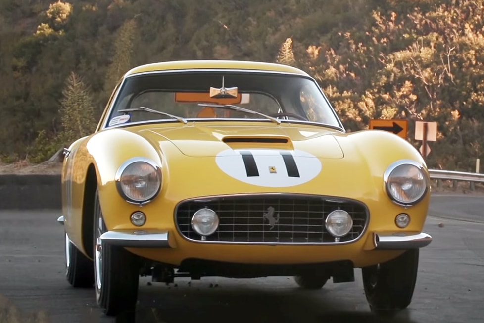 Следуйте за Ferrari 250 GT SWB 1960 года, мчащимся по Южной Калифорнии.