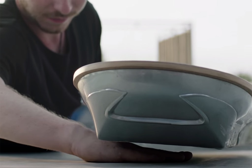 Lexus представляет еще один взгляд на прототип своего ховерборда с профессиональным скейтером Россом МакГураном
